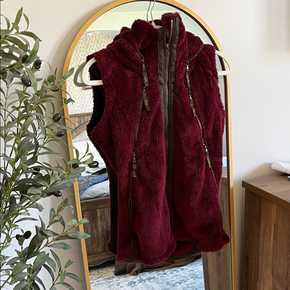 Kuhl Plush Burgundy Sleeveless Jacket
